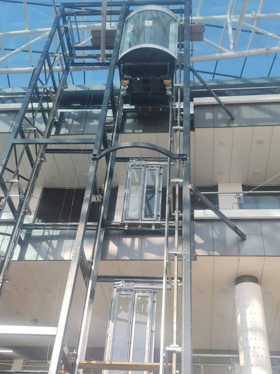 مصاعد حديثة